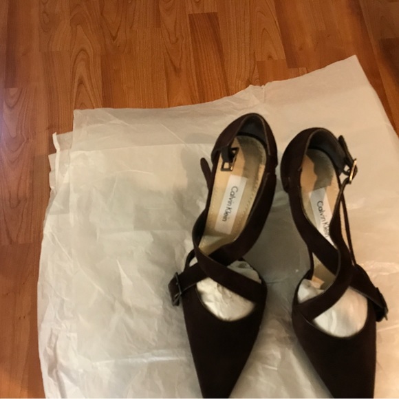 New. Gorgeous Calvin Klein brown suede heels! - Picture 2 of 6